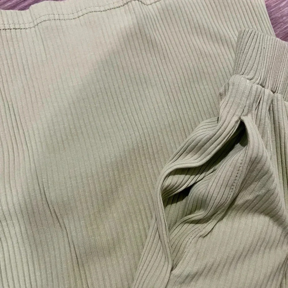 NWT Callahan Knitwear The Everyday pant in green- Size Medium Anthropologie - Picture 2 of 6